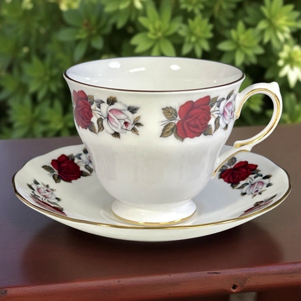 Royal Kent‎ Pink & White Roses Teacup & Saucer Set Bone China Gold Trim England